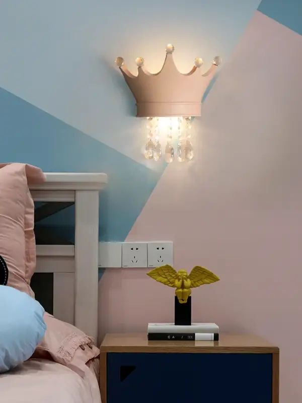 Resin and crystal crown wall light for children Marque