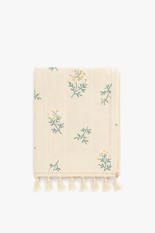 Embroidered cotton tablecloth with floral motifs and tassels, korea... Bon Plan