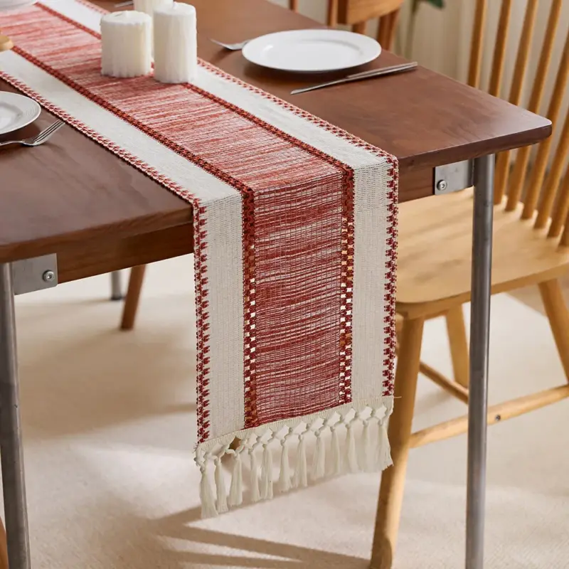 Réduction Nordic bohemian striped table runner with beige tassels