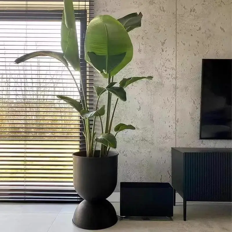 Authentique Elegant plant pots and garden decorations