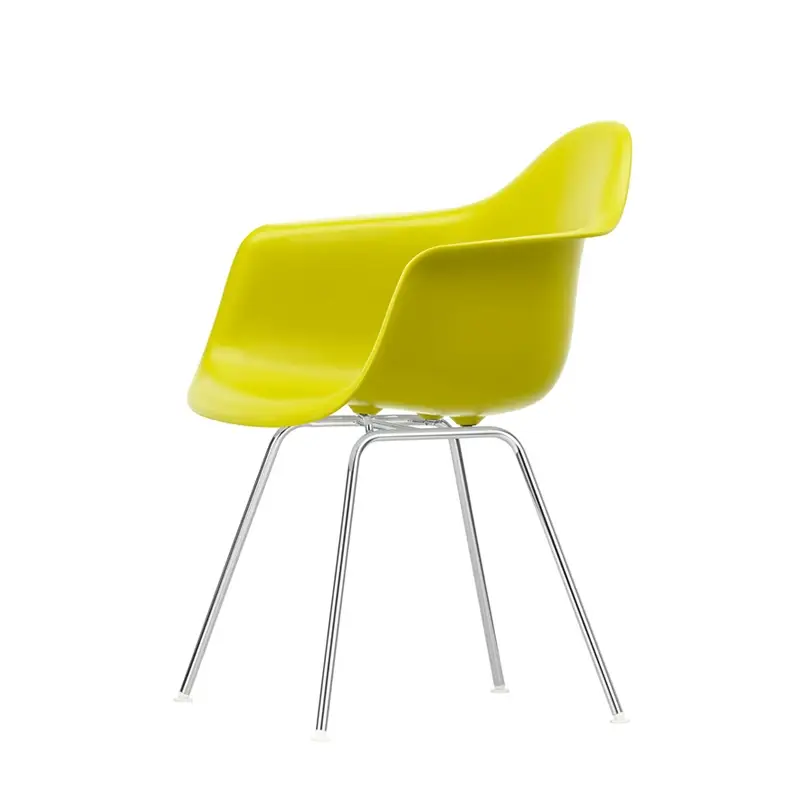 Chaise EAMES PLASTIC ARMCHAIR DAX Moutarde REVITRA Populaire