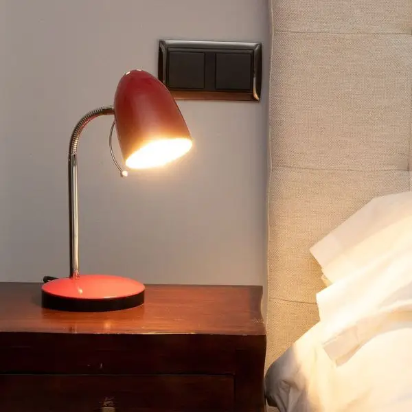 Lampe de bureau E27 couleur Rouge rétro Commander Vite